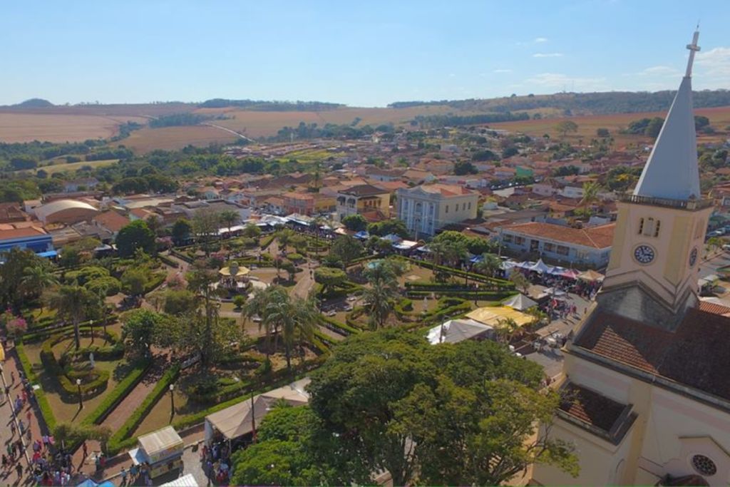 Seleção em cidade mineira abre vagas na saúde com salários de até R$ 14,6 mil 1 Seleção em Conquista, Minas Gerais