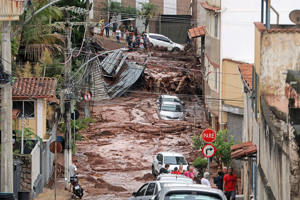 Estado detalha ações de apoio aos municípios afetados pelas chuvas na Zona da Mata 1 Em coletiva, Estado detalha envio de máquinas, recursos e reforça alerta para saída de áreas de risco
