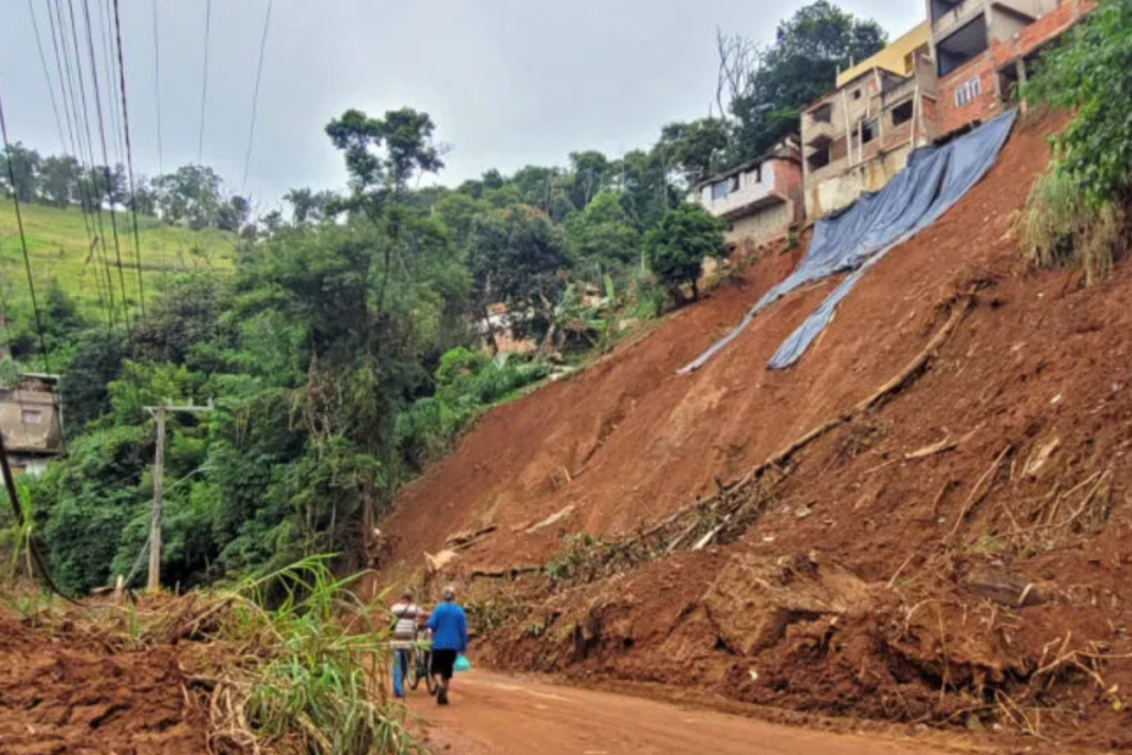 Moradores esvaziam casas e demolições começam no Cruzeiro do Sul 4 cruzeiro do sul leonardo costa