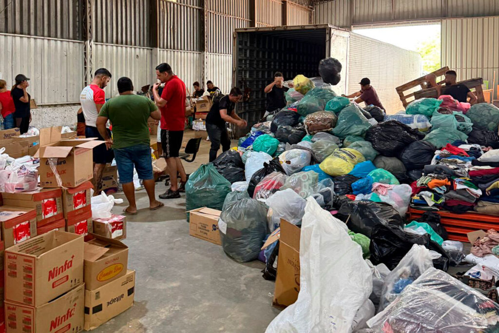 Iniciativa viabiliza doações de roupas plus size a atingidos pelas chuvas 1 Empreendedores organizam campanha para doações de roupas plus size a atingidos pelas chuvas