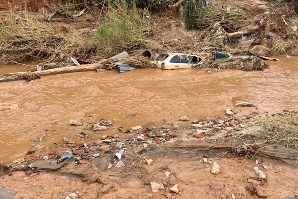 Bombeiros mantêm buscas por desaparecido em Ubá após tragédia 1 uba buscas corpo de bombeiros